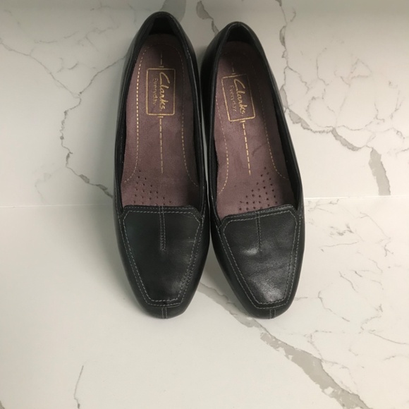 Clarks Everyday Women’s Black Leather Loafer US 6.5 M - Picture 2 of 8